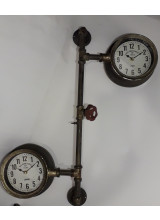 Уникален двоен часовник с водопроводни тръби